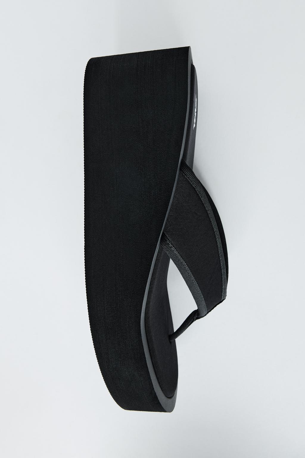 CONTRAST PLATFORM SANDALS