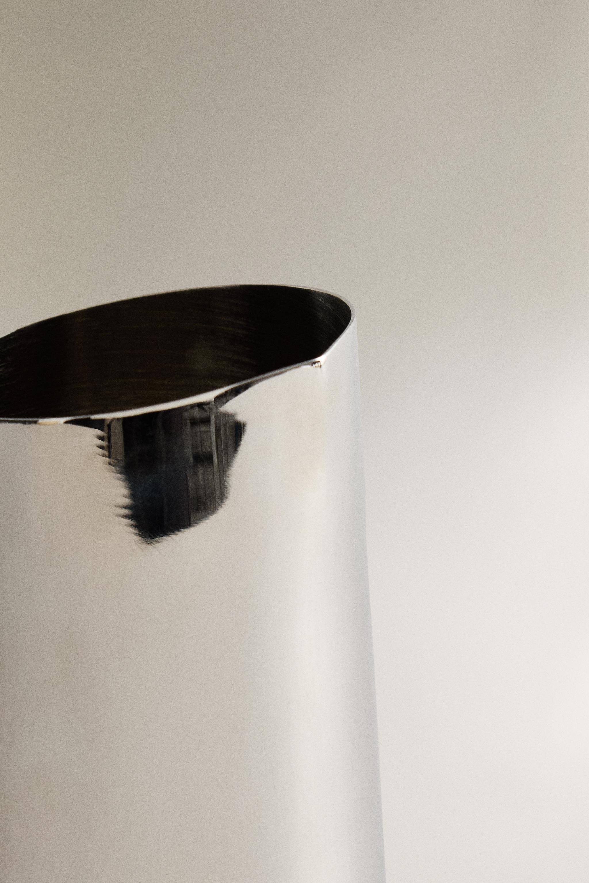 METAL VASE