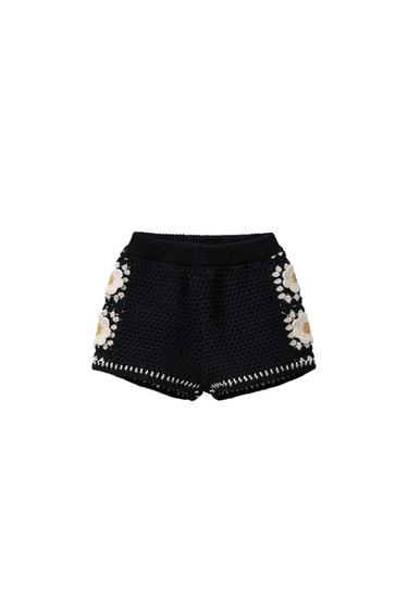 CROCHET FLOWER KNIT BERMUDA SHORTS