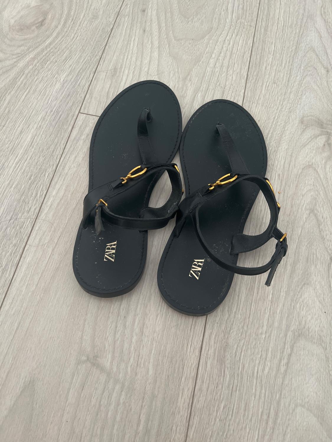 FLAT LEATHER SANDALS WITH BUCKLE DETAIL - Image 2