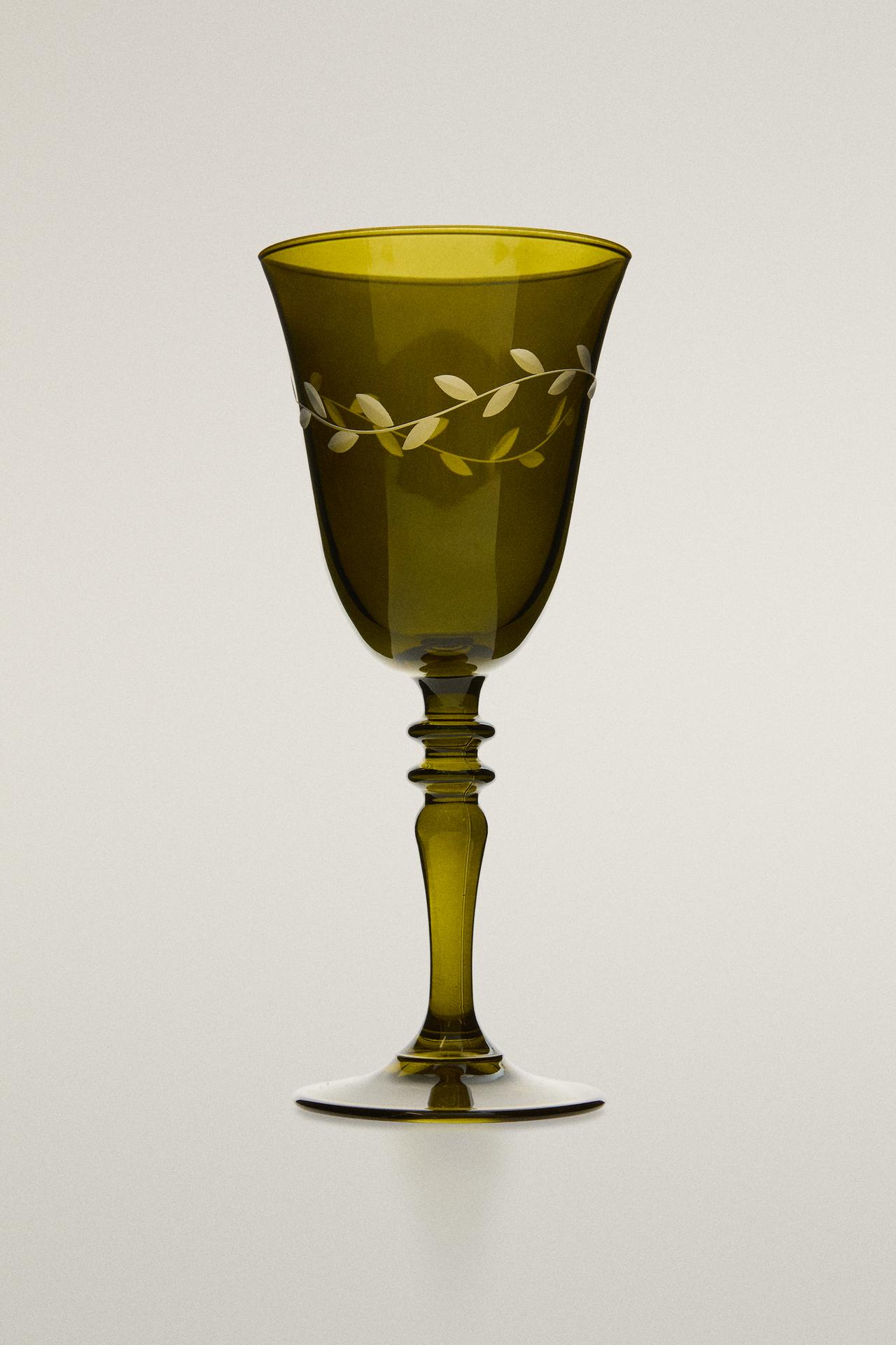 GLASS WITH CHRISTMAS LEAVES