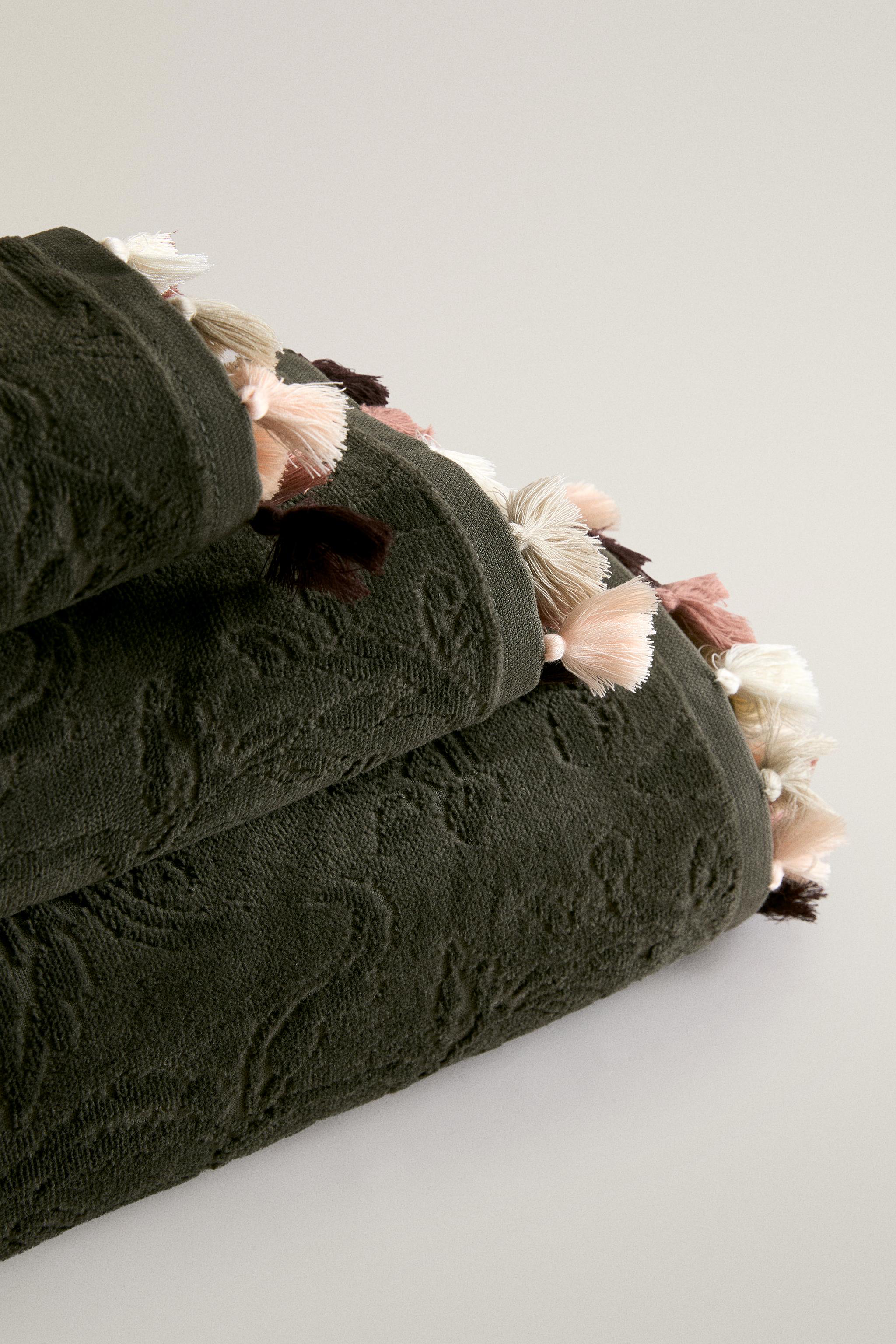 Jacquard Pompom Bath Towel