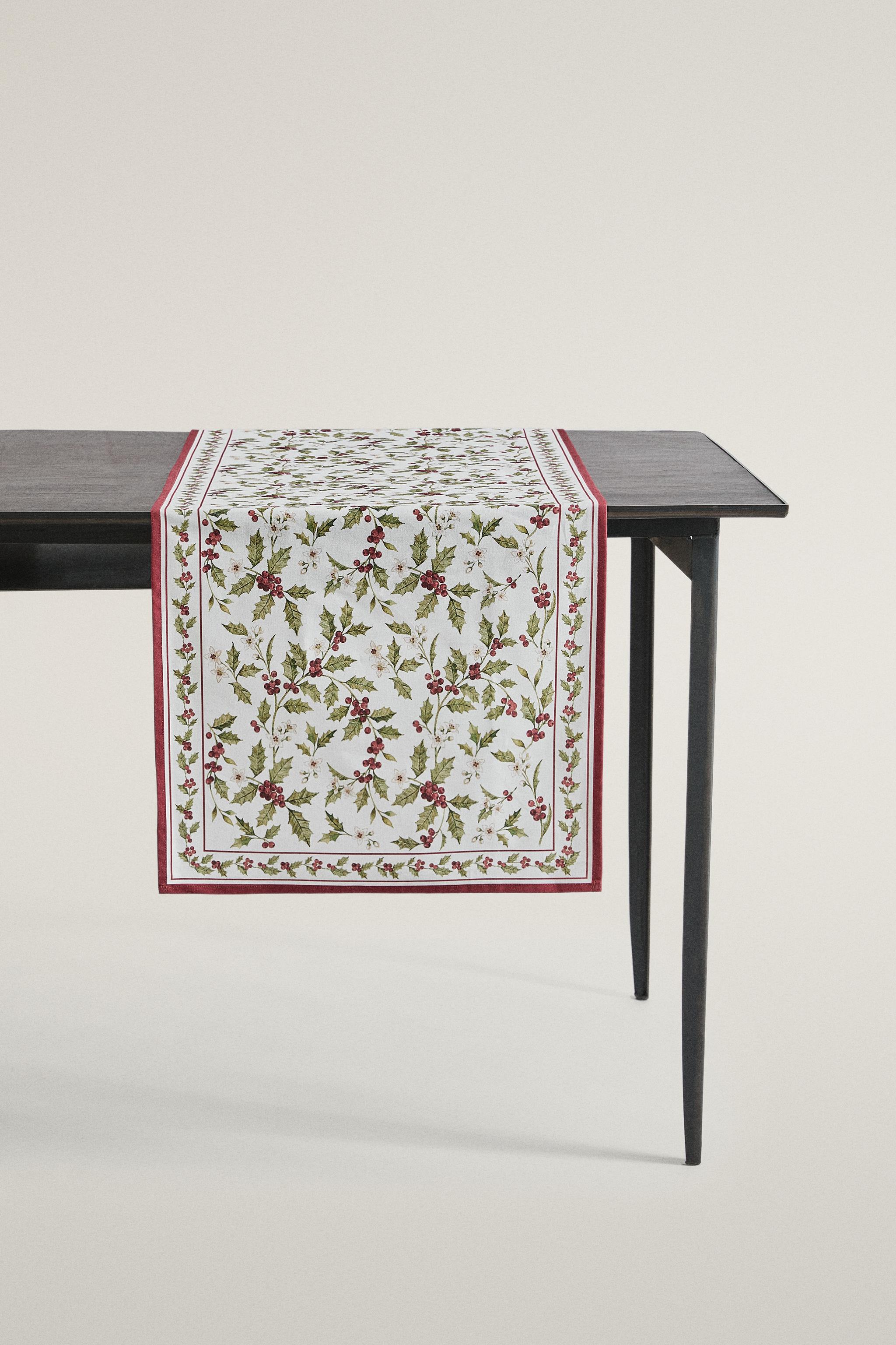 HOLLY CHRISTMAS TABLE RUNNER