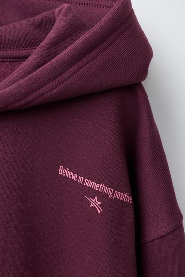 SWEAT À CAPUCHE AVEC INSCRIPTIONS - Rose foncé de Zara - Image 2