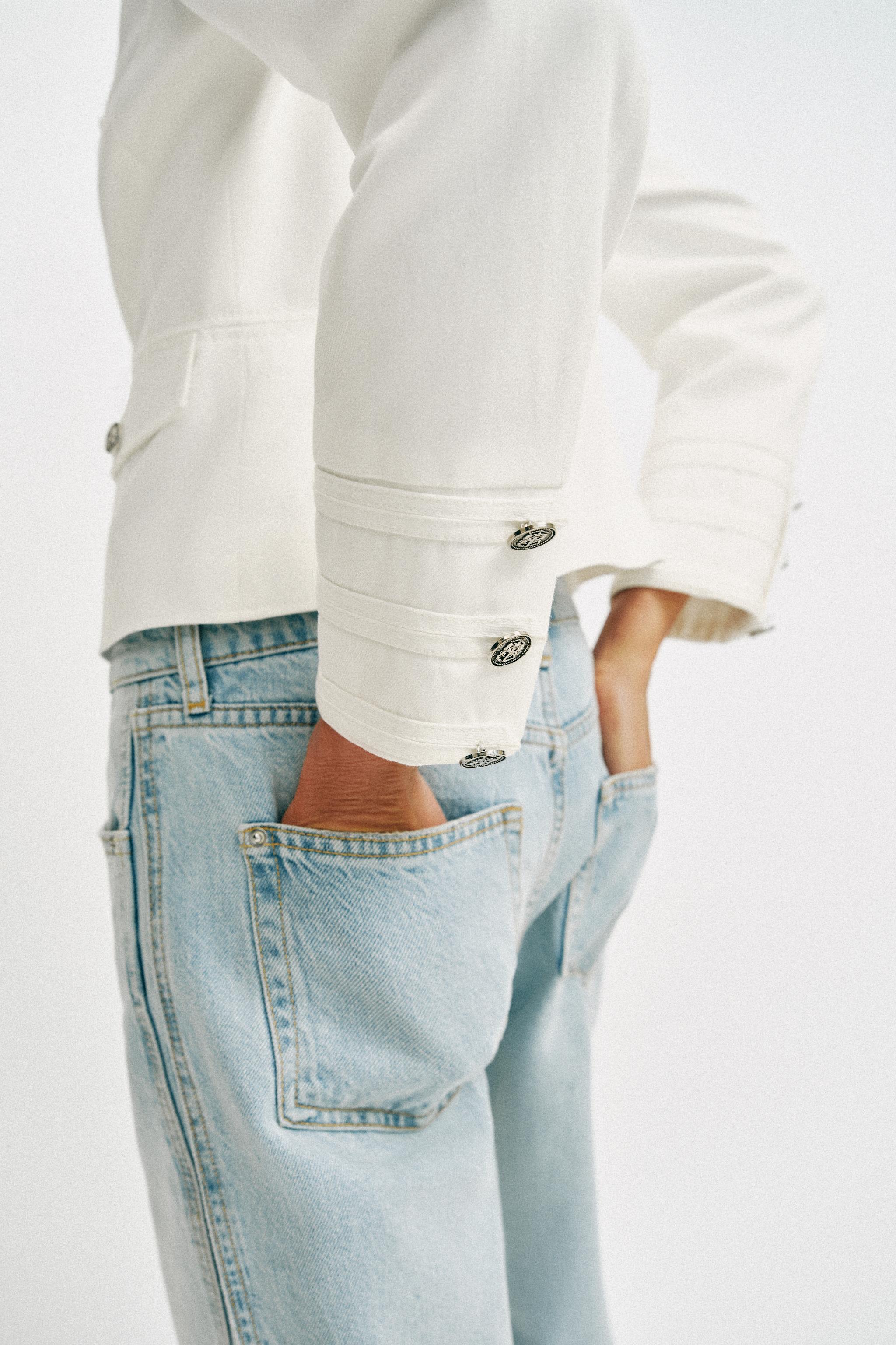 BUTTONED HIGH NECK BLAZER