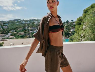 FLOWY SHORT SLEEVE SHIRT — Dark brown 1