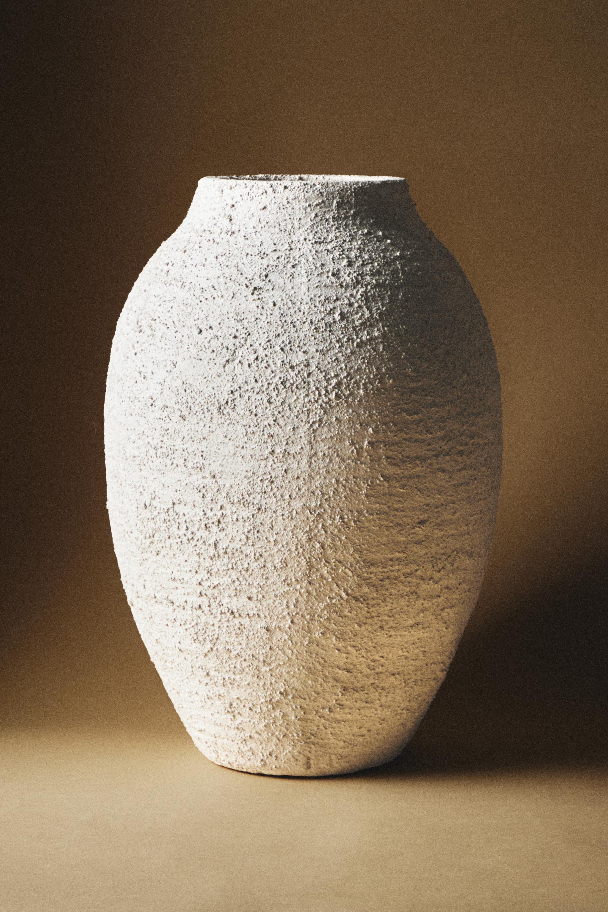 ROUGH-EFFECT CERAMIC VASE