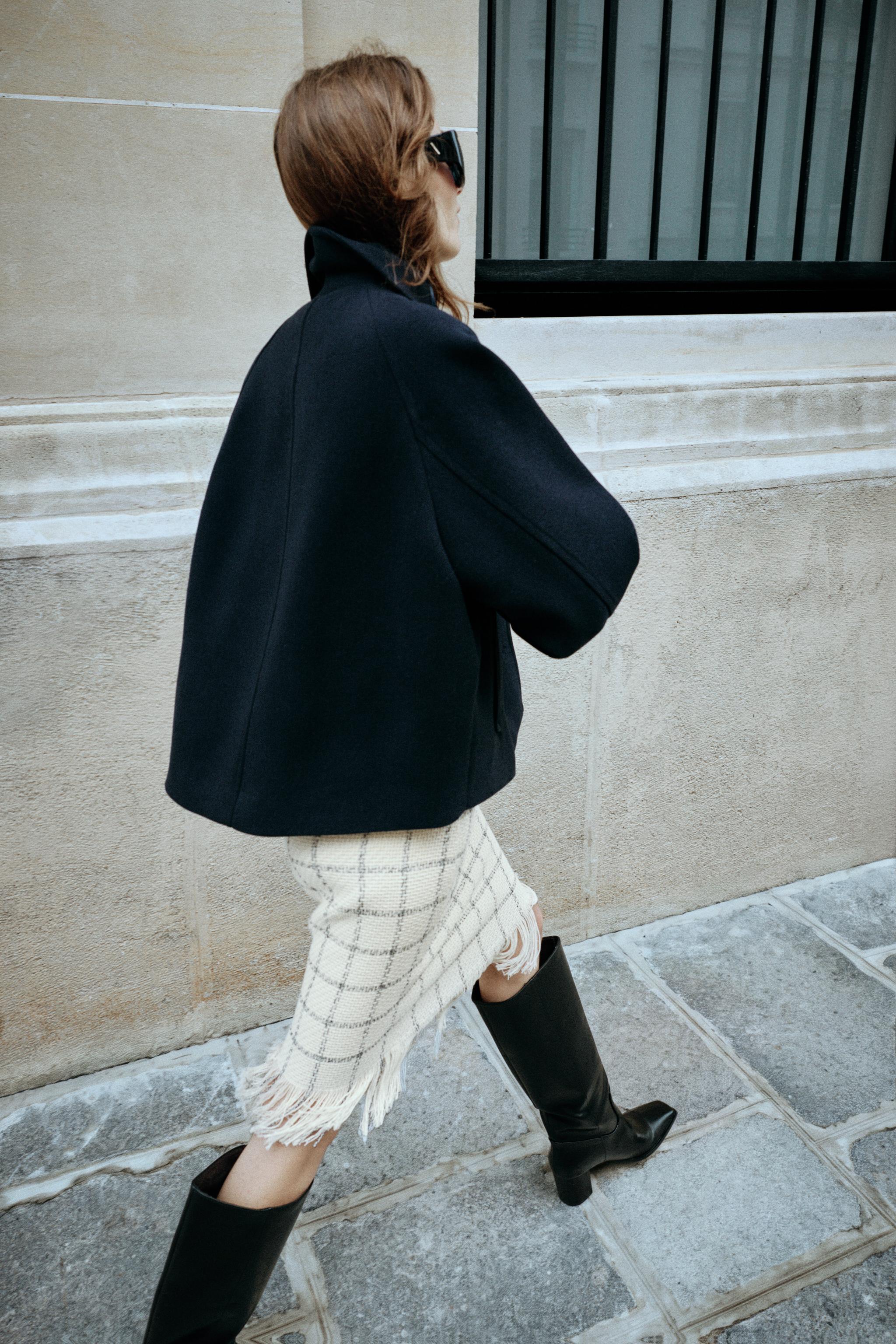 SHORT DOUBLE-BREASTED COAT