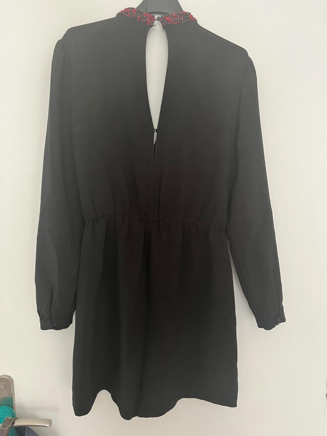 SHORT JUMPSUIT WITH BEADED COLLAR - Image 2