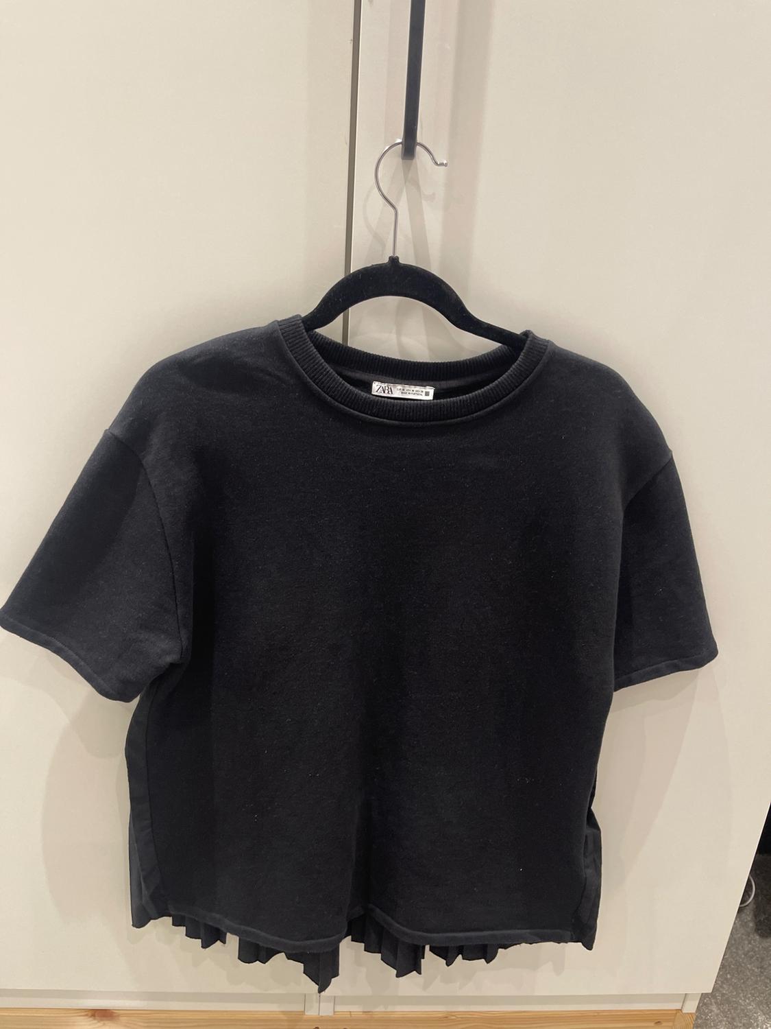 SWEATSHIRT WITH PLEATED BACK