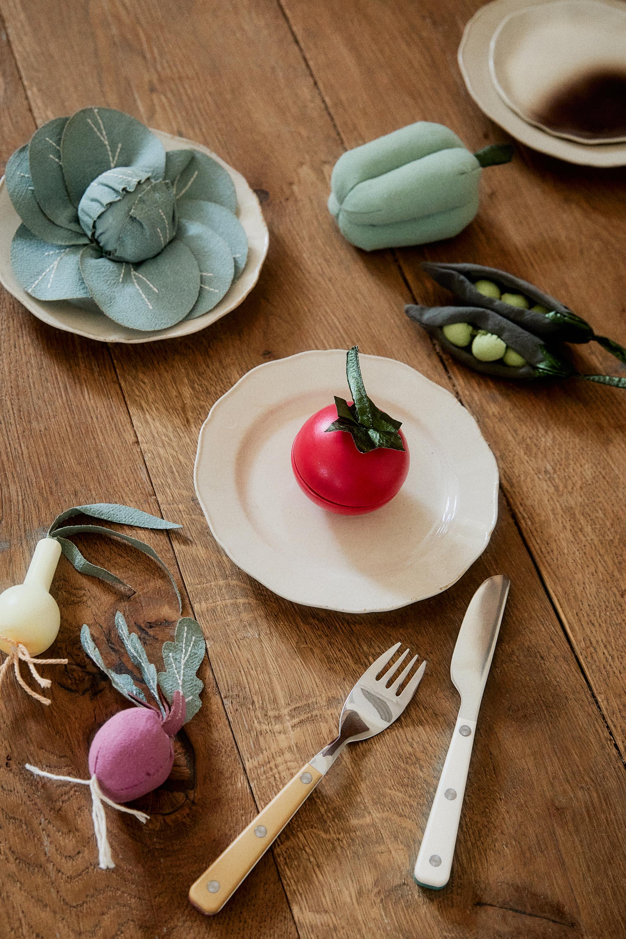 CHILDREN'S TOY FRUIT AND VEGETABLE SET