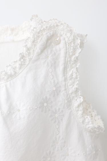 Blusa bordada con ribete de encaje 3