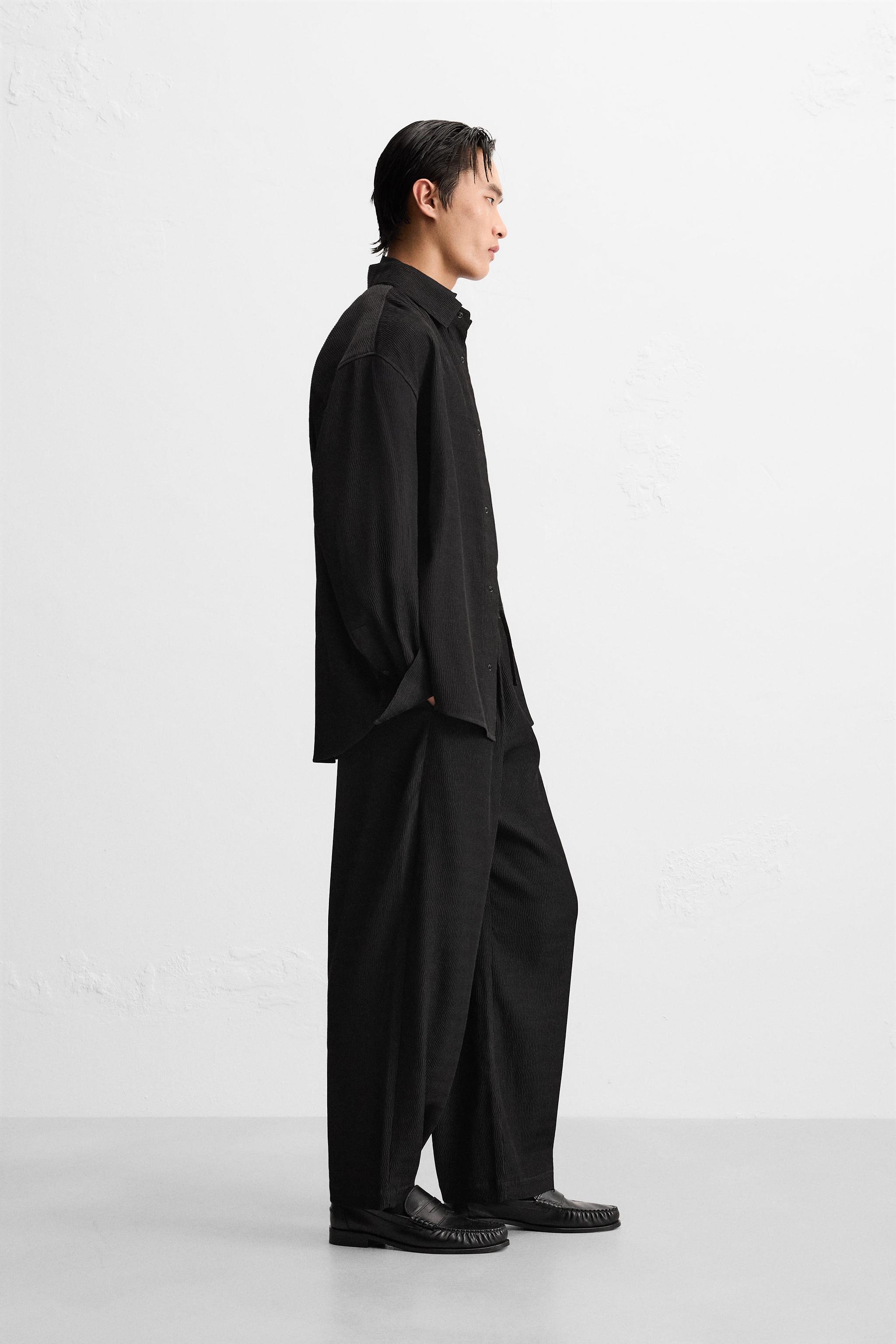 Doux. エンボスシャツ　ブラック エンボス加工シャツ - ブラック | ZARA Japan / 日本