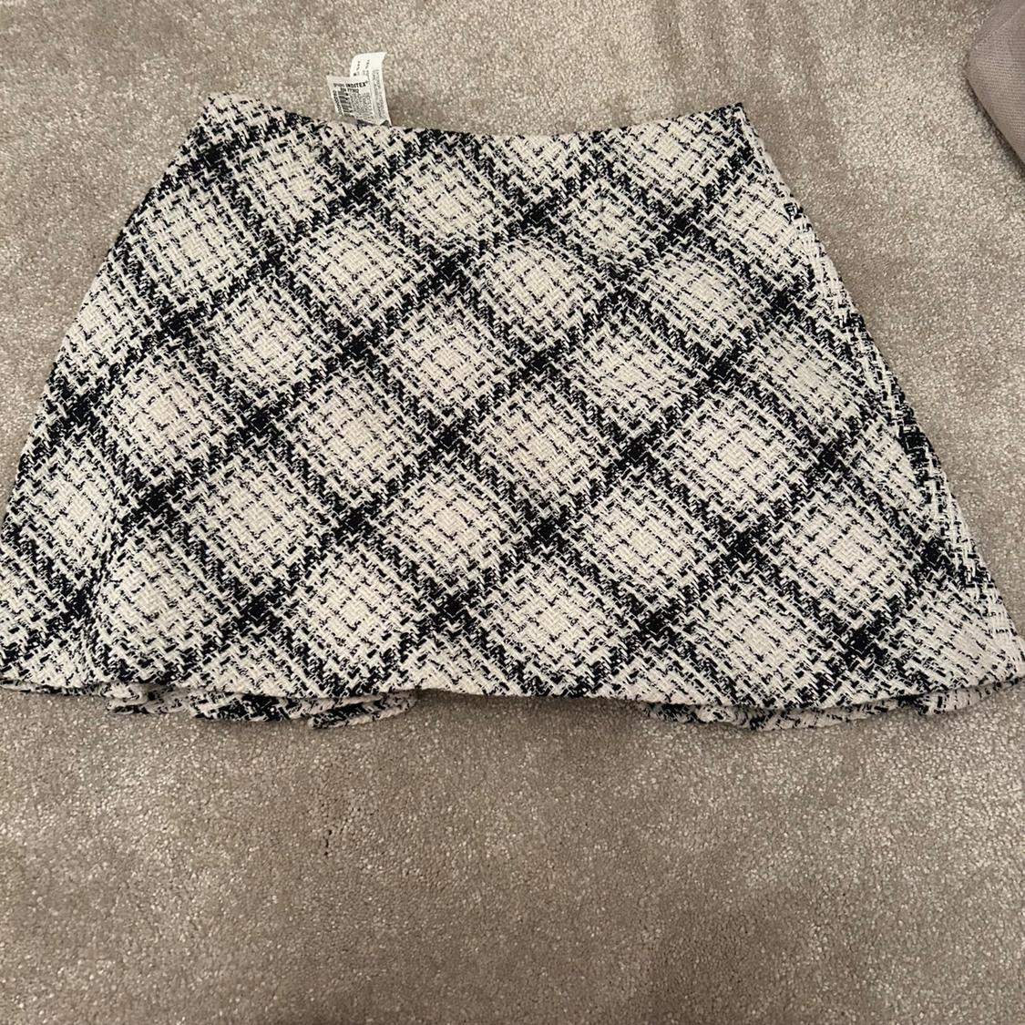 BLACK AND WHITE PLAID SKIRT - Image 3