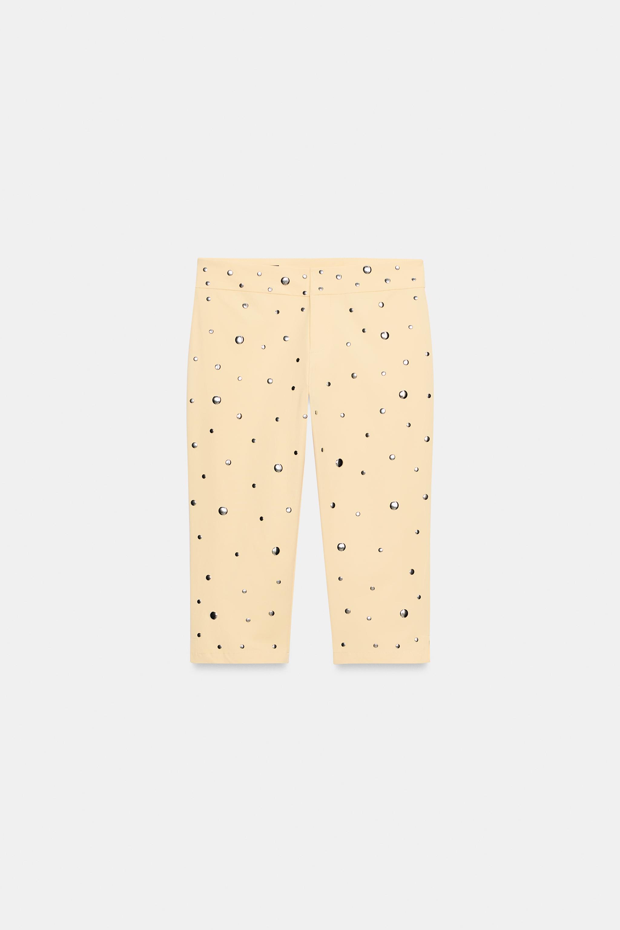 STUDDED CAPRI PANTS