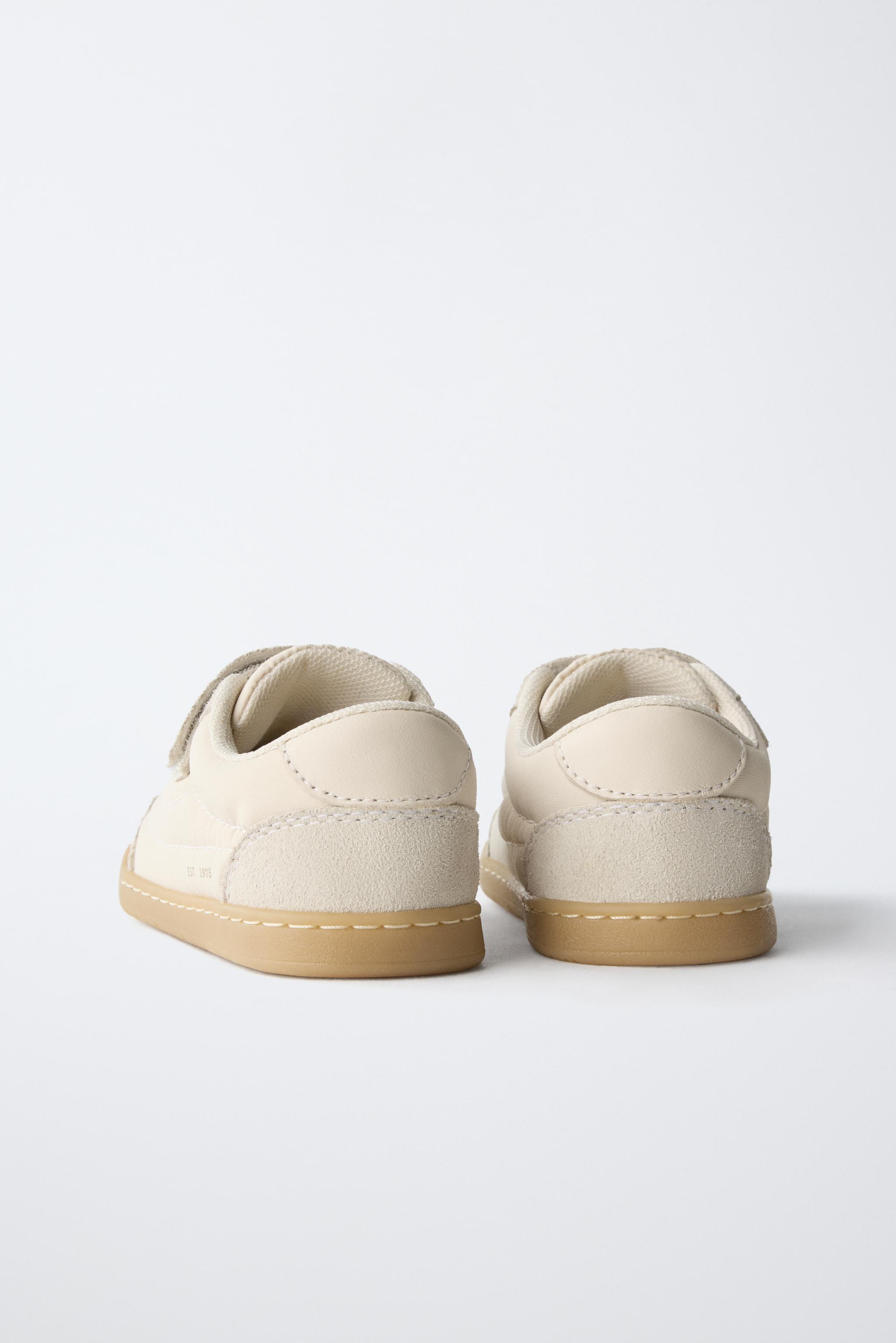 RETRO BAREFOOT SNEAKERS