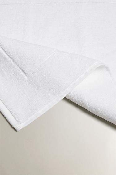 EXTRA SOFT BATH MAT - White by Zara - Image 1