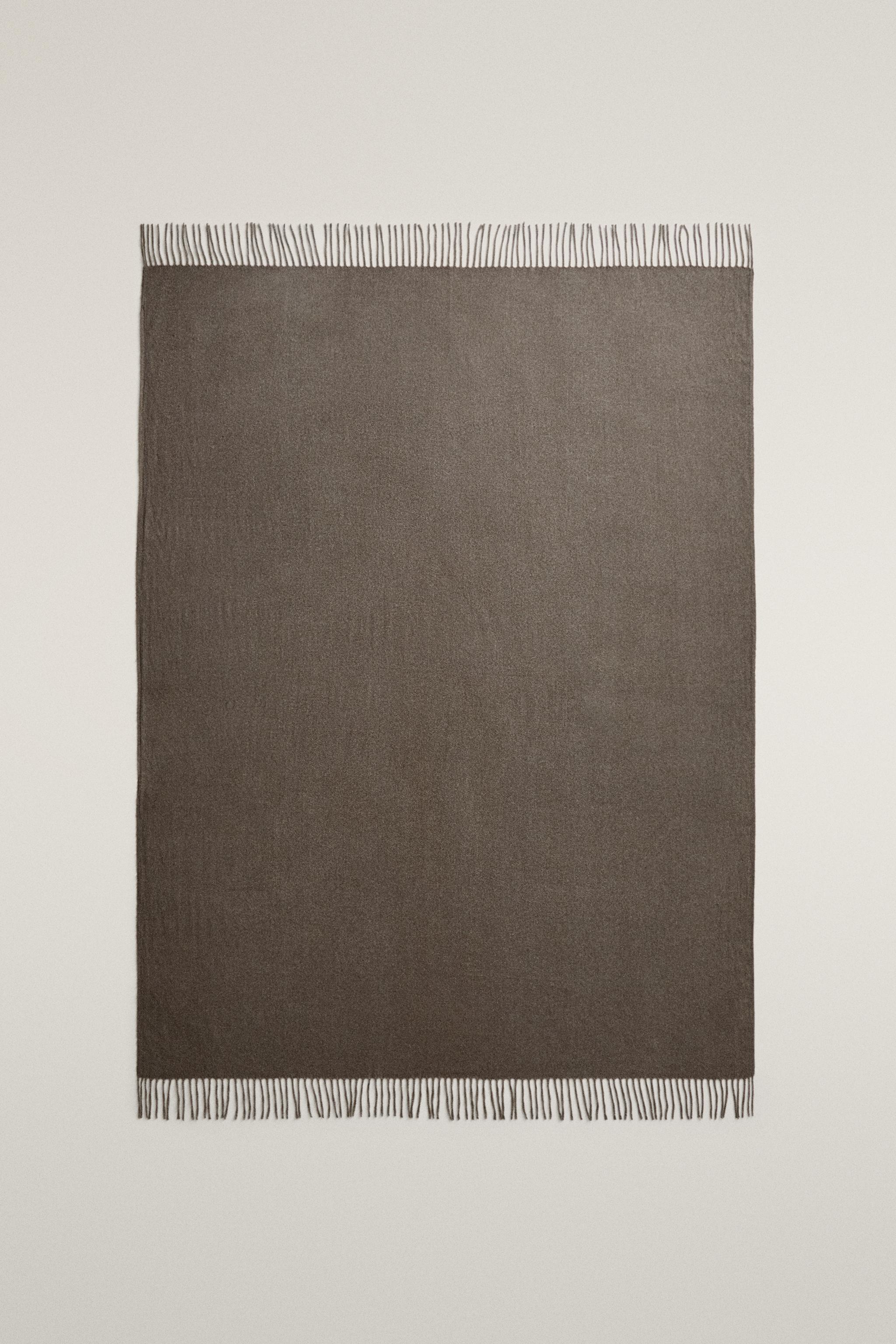 PLAIN FRINGED BLANKET