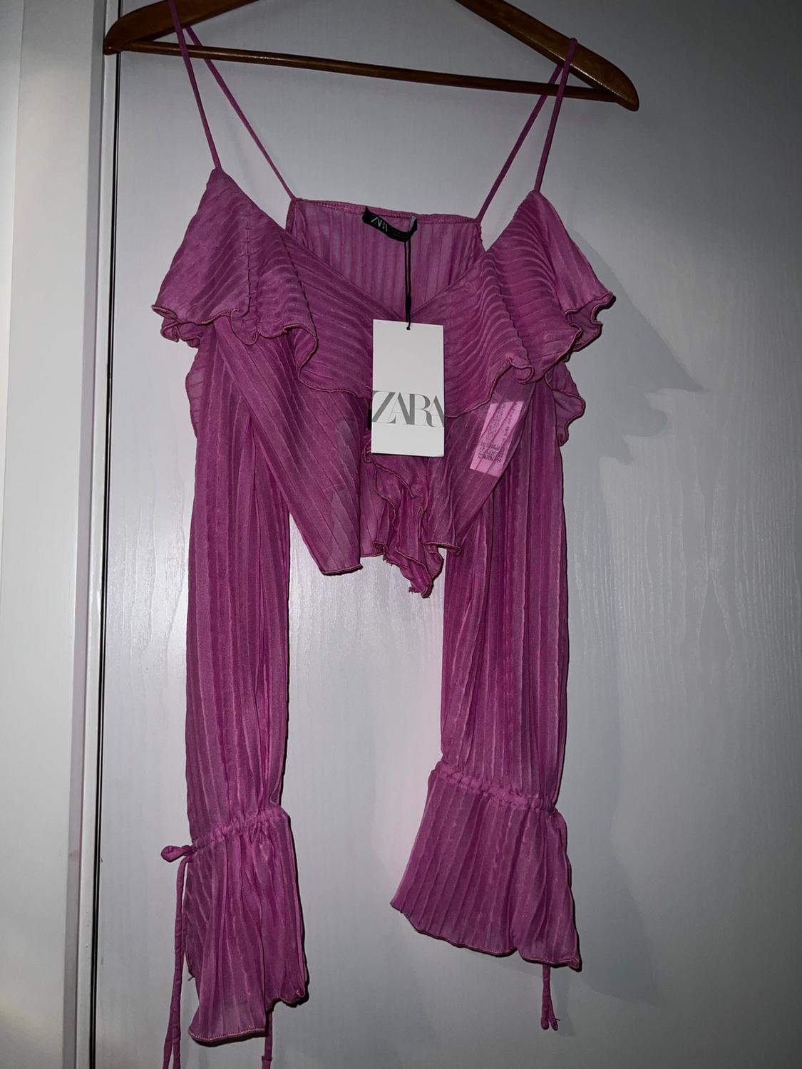 PLEATED TOP WITH RUFFLES