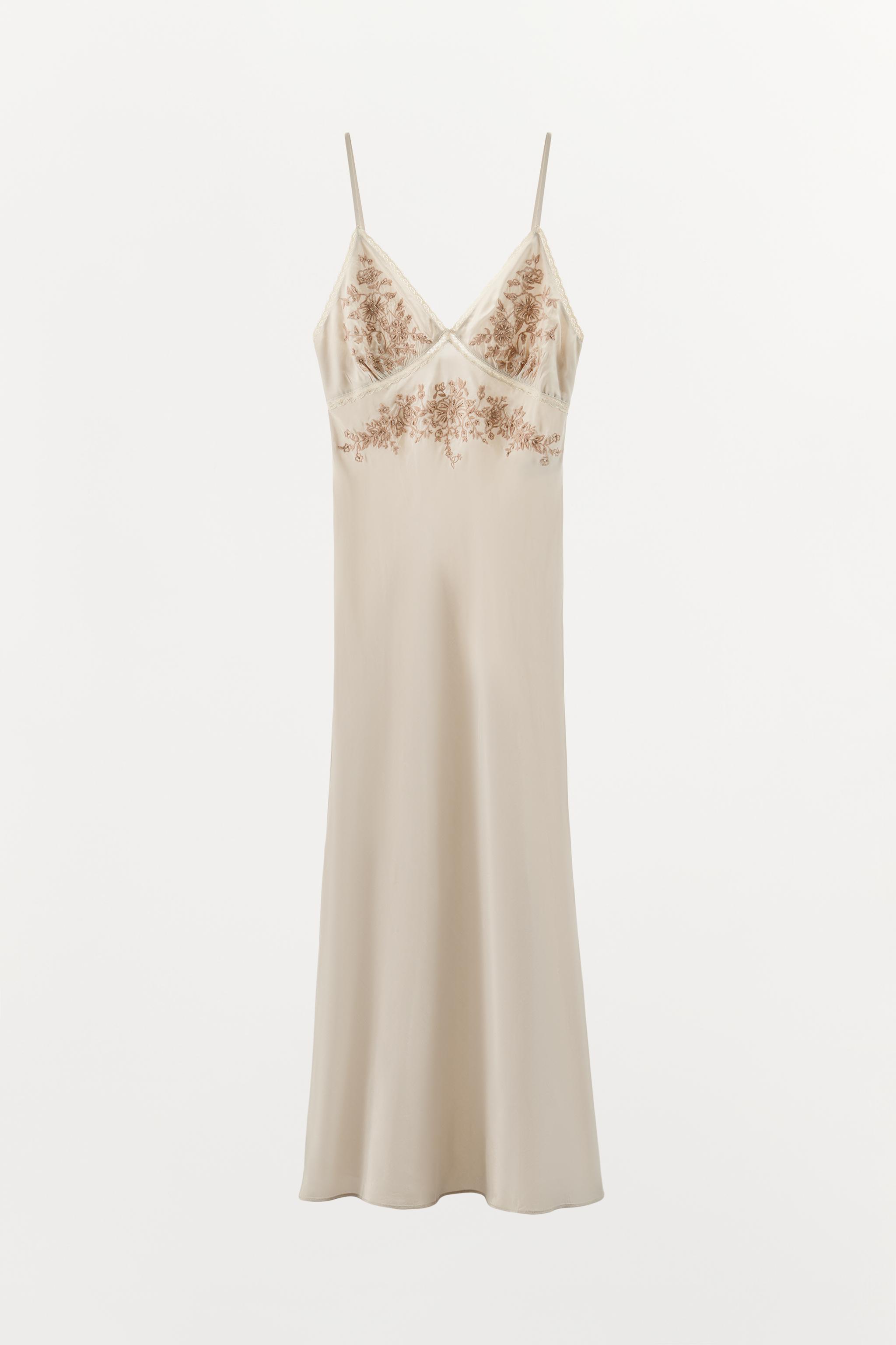 ROBE STYLE LINGERIE BRODERIES FANTAISIE
