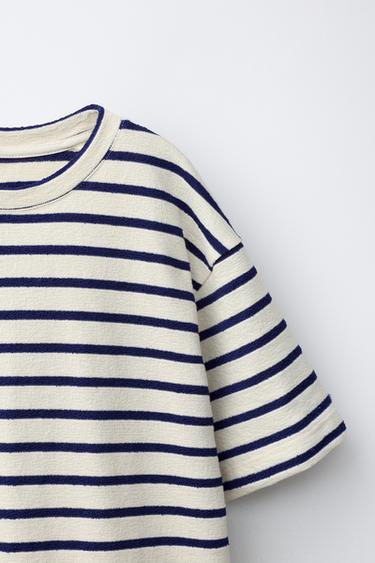 ENSEMBLE T-SHIRT ET BERMUDA À RAYURES TEXTURÉES - Écru / Bleu marine de Zara - Image 4