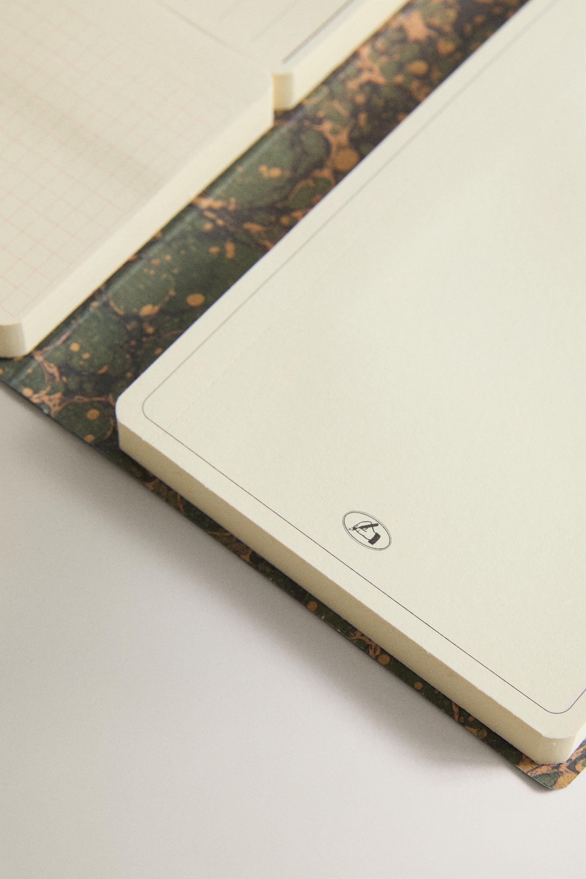 FOLD-OUT STICKY NOTE PAD — Multicolored