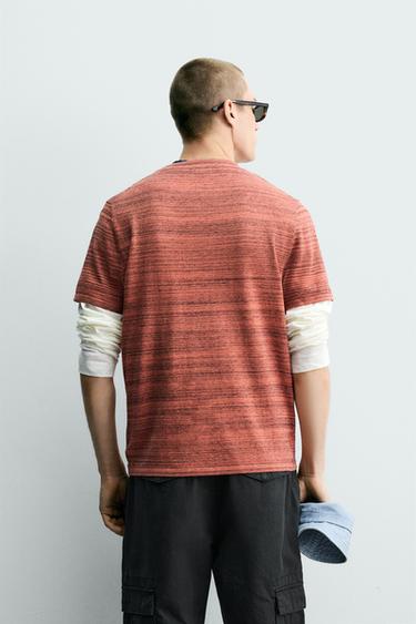 T-SHIRT EN MAILLE RAYURES IRRÉGULIÈRES - Rouge / Orange de Zara - Image 2