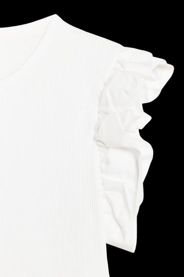 T-SHIRT MIT VOLANTS - Cremefarben von Zara