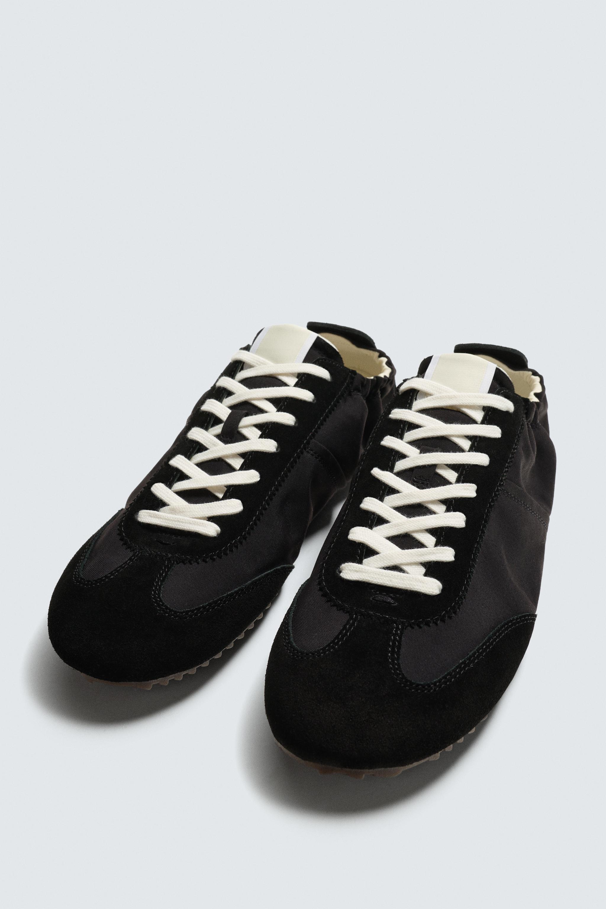 RETRO-STYLE SNEAKERS
