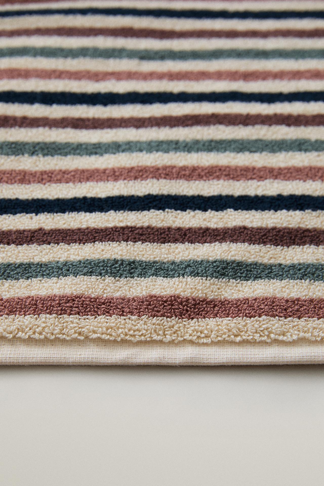 DUSTY TONE STRIPED BATH MAT — Multicolored