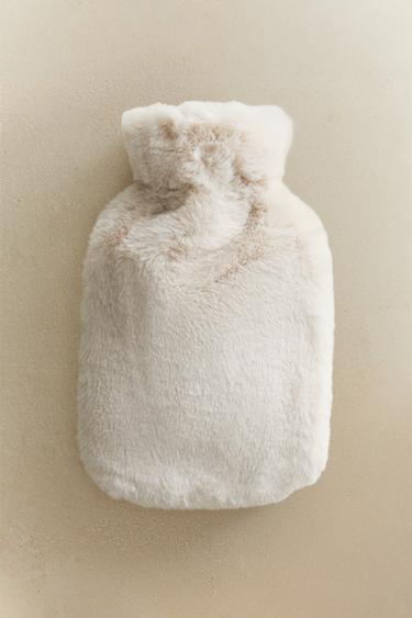 FAUX FUR HOT WATER BOTTLE - بيج فاتح الخاص بـ Zara