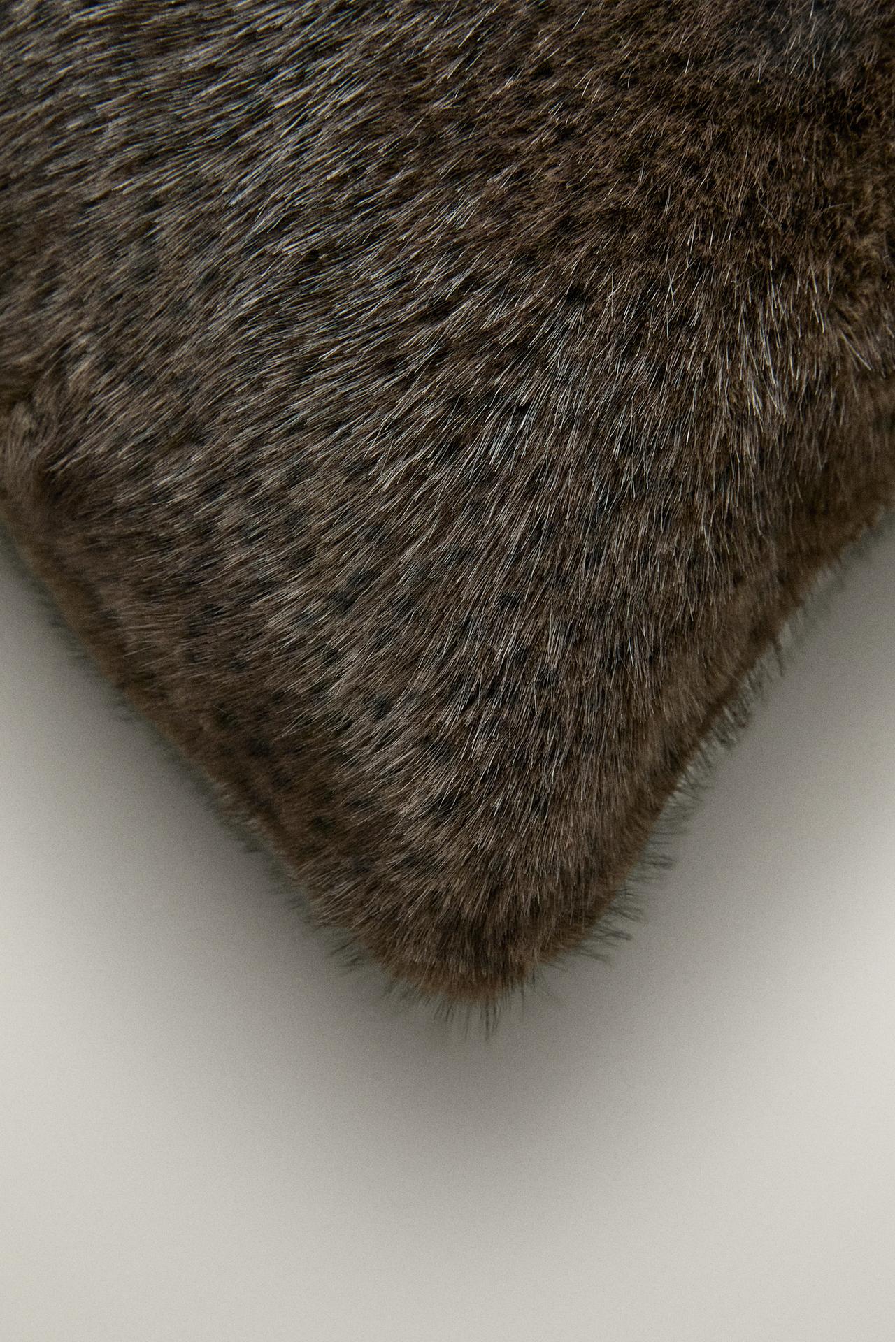 BROWN FUR THROW PILLOW COVER — Dark brown