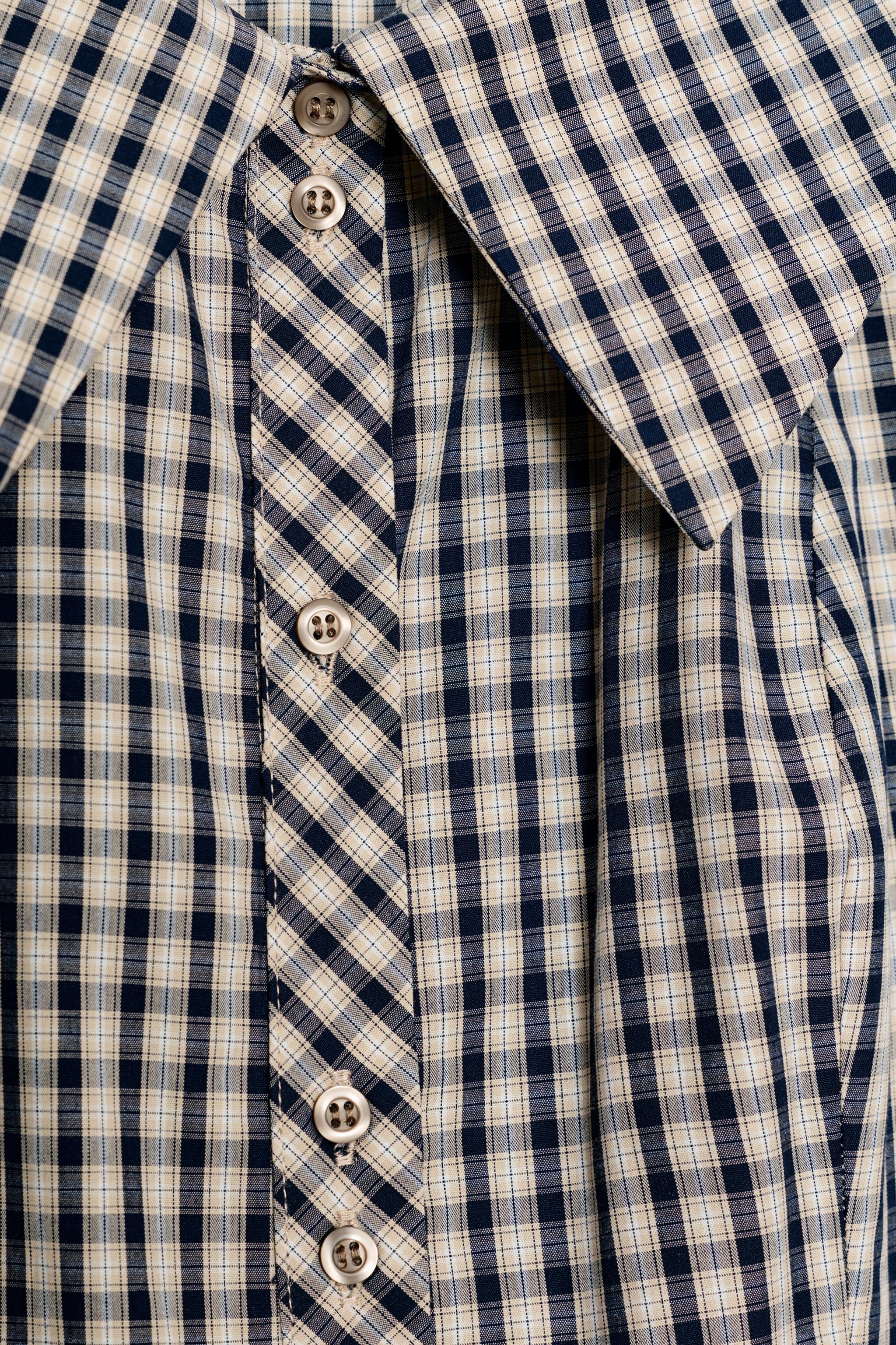 CHEMISE À CARREAUX ET COL CLAUDINE