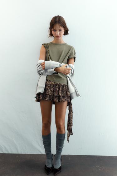 تيشرت انترلوك بأكمام قصيرة - أخضر-جاف الخاص بـ Zara