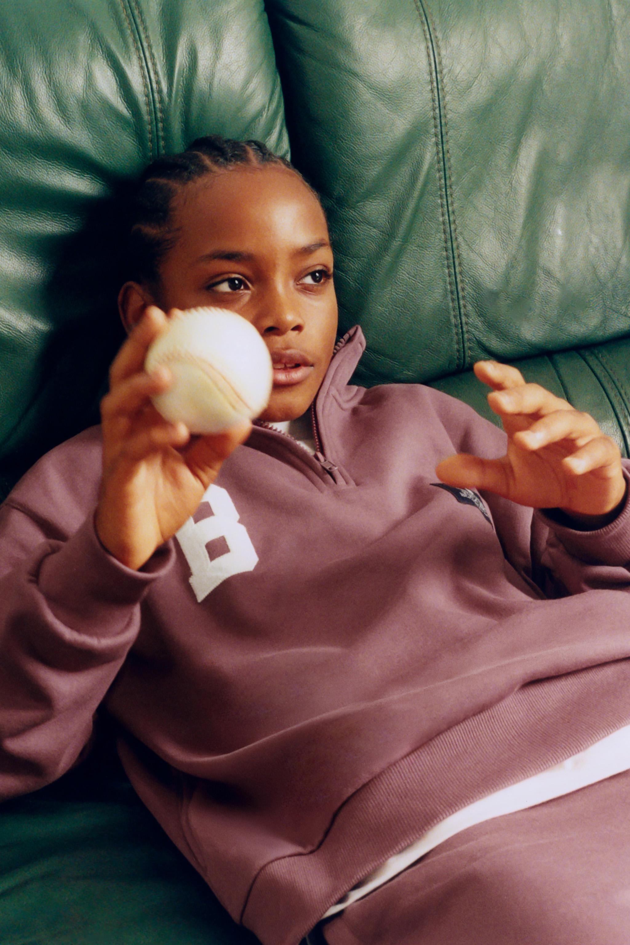 EMBROIDERED AND LABEL JOGGING SWEATSHIRT - Burgundy | ZARA United