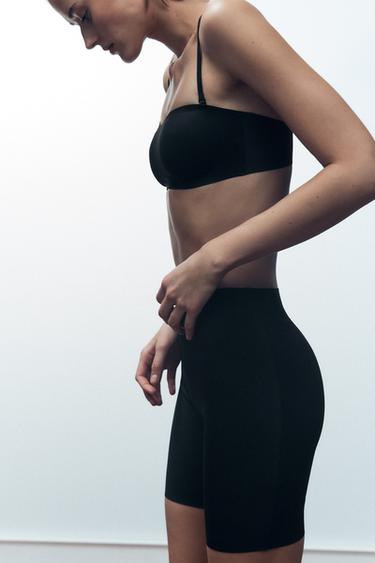 SHORTS دراج BODY SHAPE - أسود by Zara