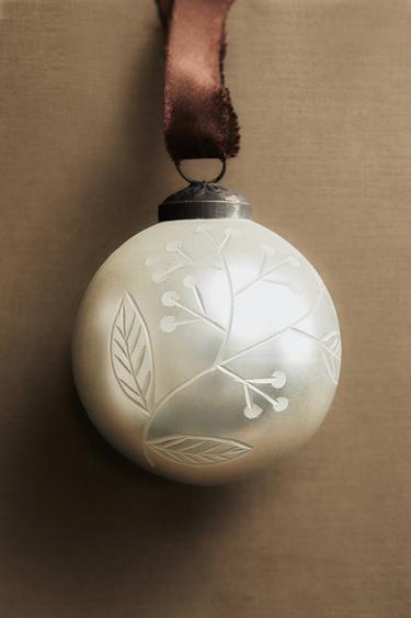 MATTE LEAF BAUBLE CHRISTMAS TREE DECORATION - Silver by Zara - Image 4