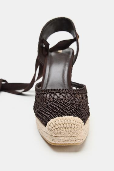 CHAUSSURES À TALONS COMPENSÉS EFFET COURBÉ - Marron de Zara - Image 4