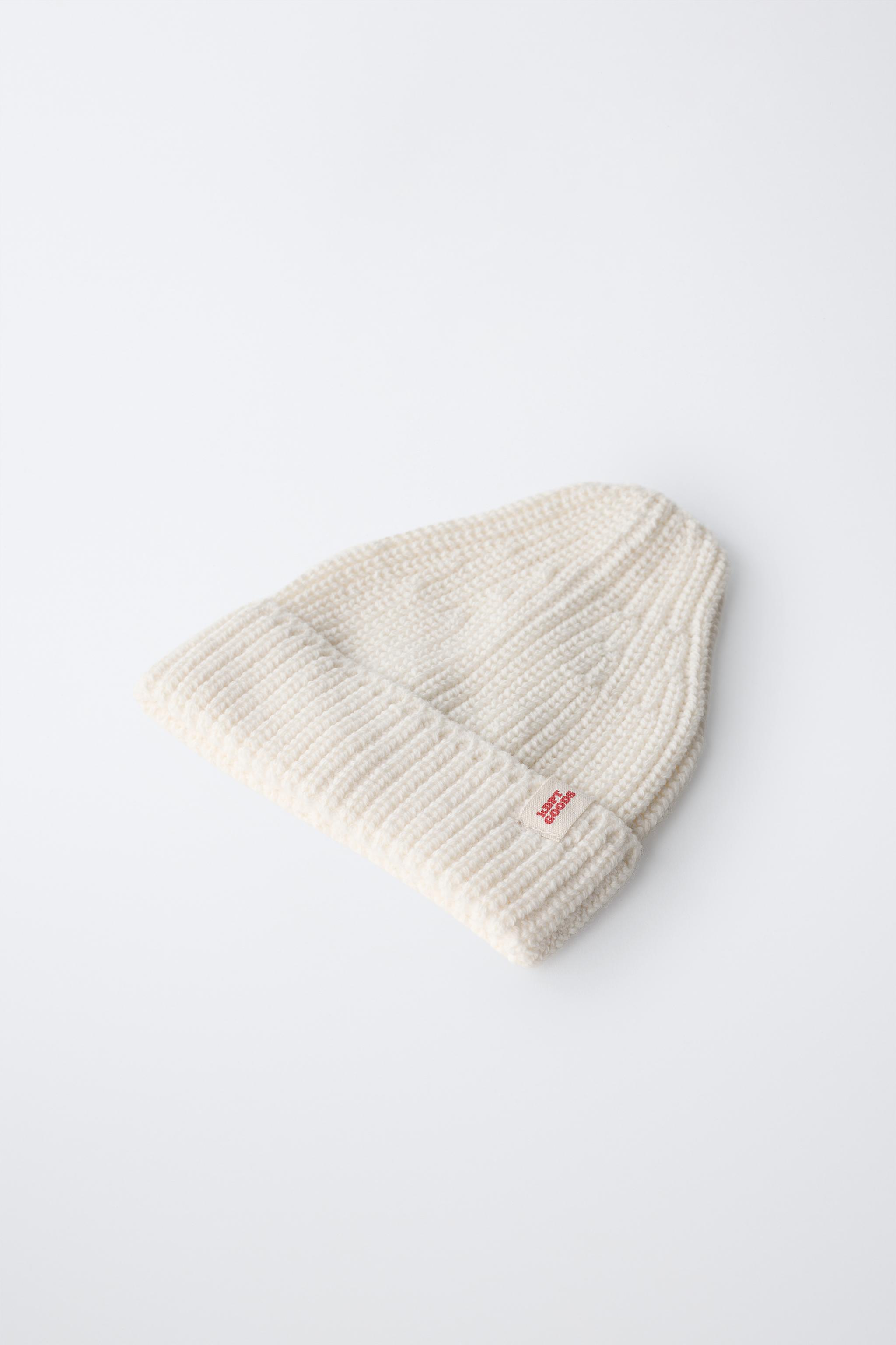 KNIT BEANIE WITH LABEL — Ecru