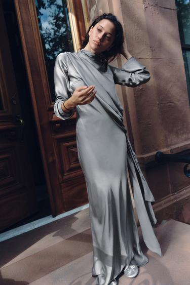 Langes Kleid aus 100 % Viskose, gedrapiert - Grau von Zara