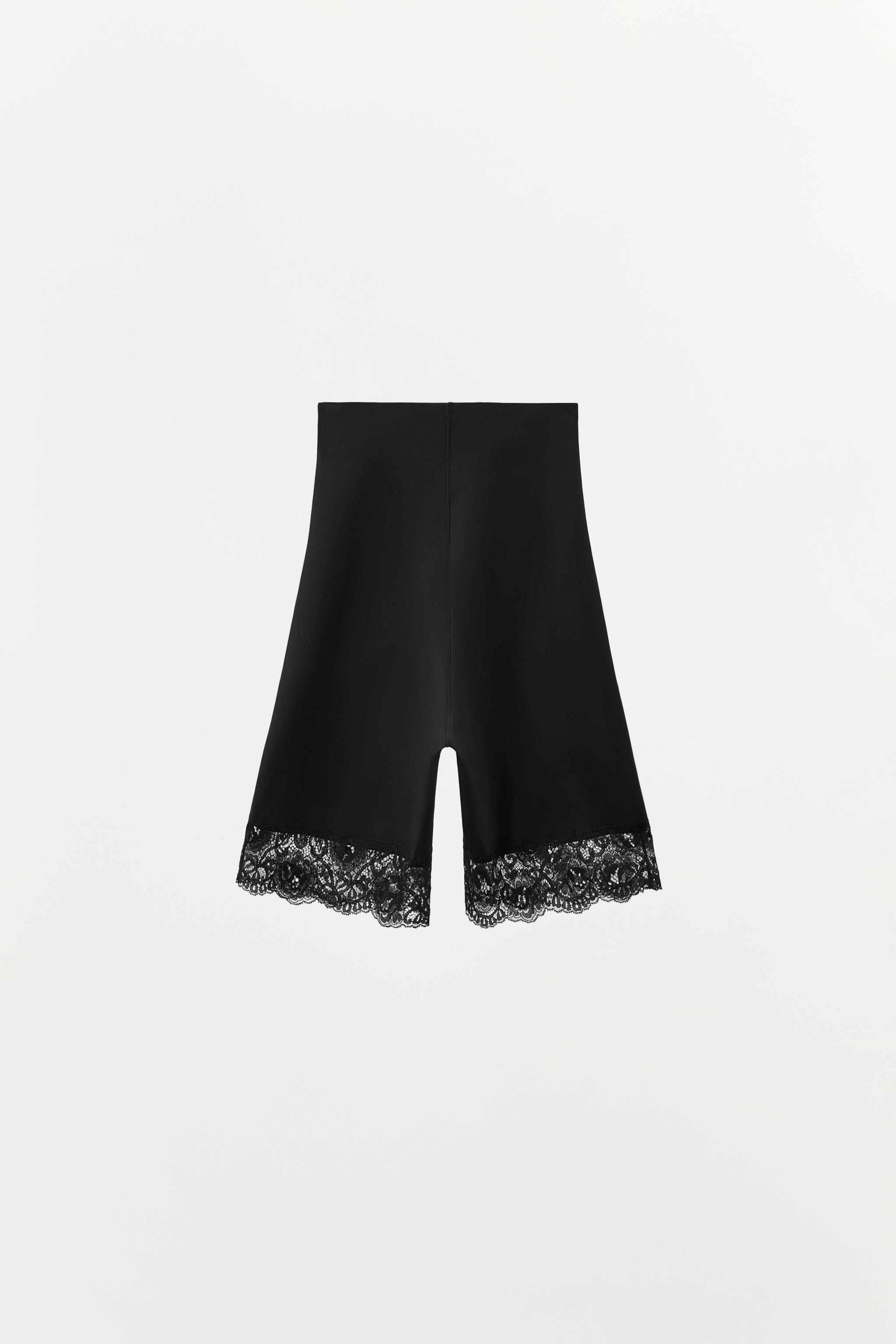 SHORT EN MÉLANGE DE POLYAMIDE ET DENTELLE