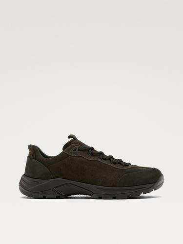 Sneakers techniques en cuir avec empiècements - Marron de Zara