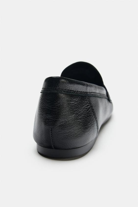 MOCASSINS EN CUIR AVEC DÉCOR MÉTALLIQUE - Noir de Zara - Image 5