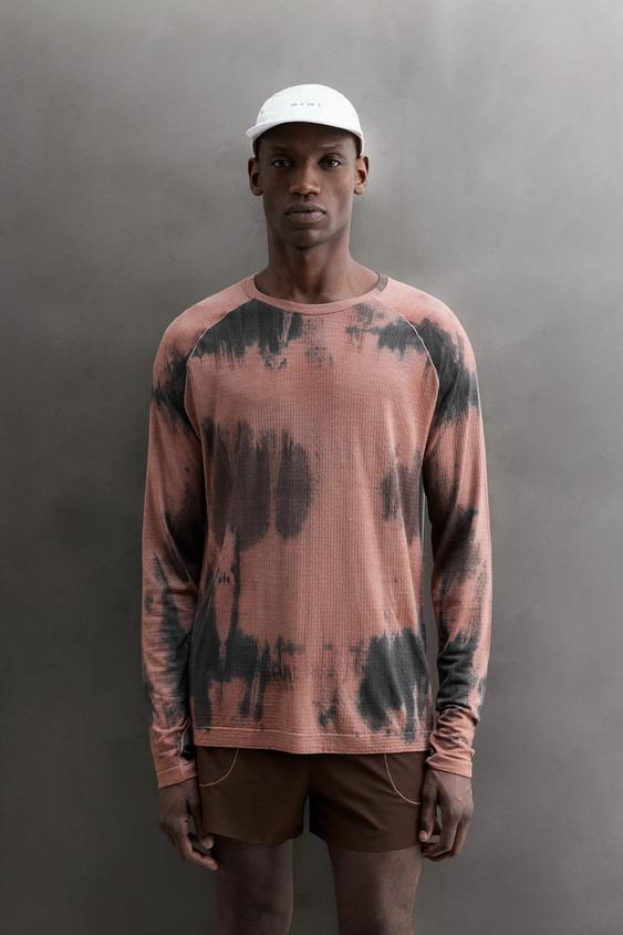 T-SHIRT TECHNIQUE MÉLANGÉ LAINE IMPRIMÉ - Roses de Zara - Image 1