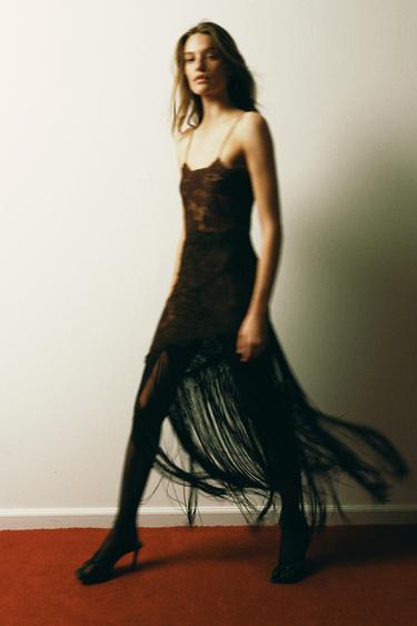 ROBE À BRETELLES EN DENTELLE ET FRANGES - Marron de Zara - Image 2