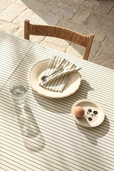 STRIPED TABLECLOTH WITH FRINGING - خَام الخاص بـ Zara