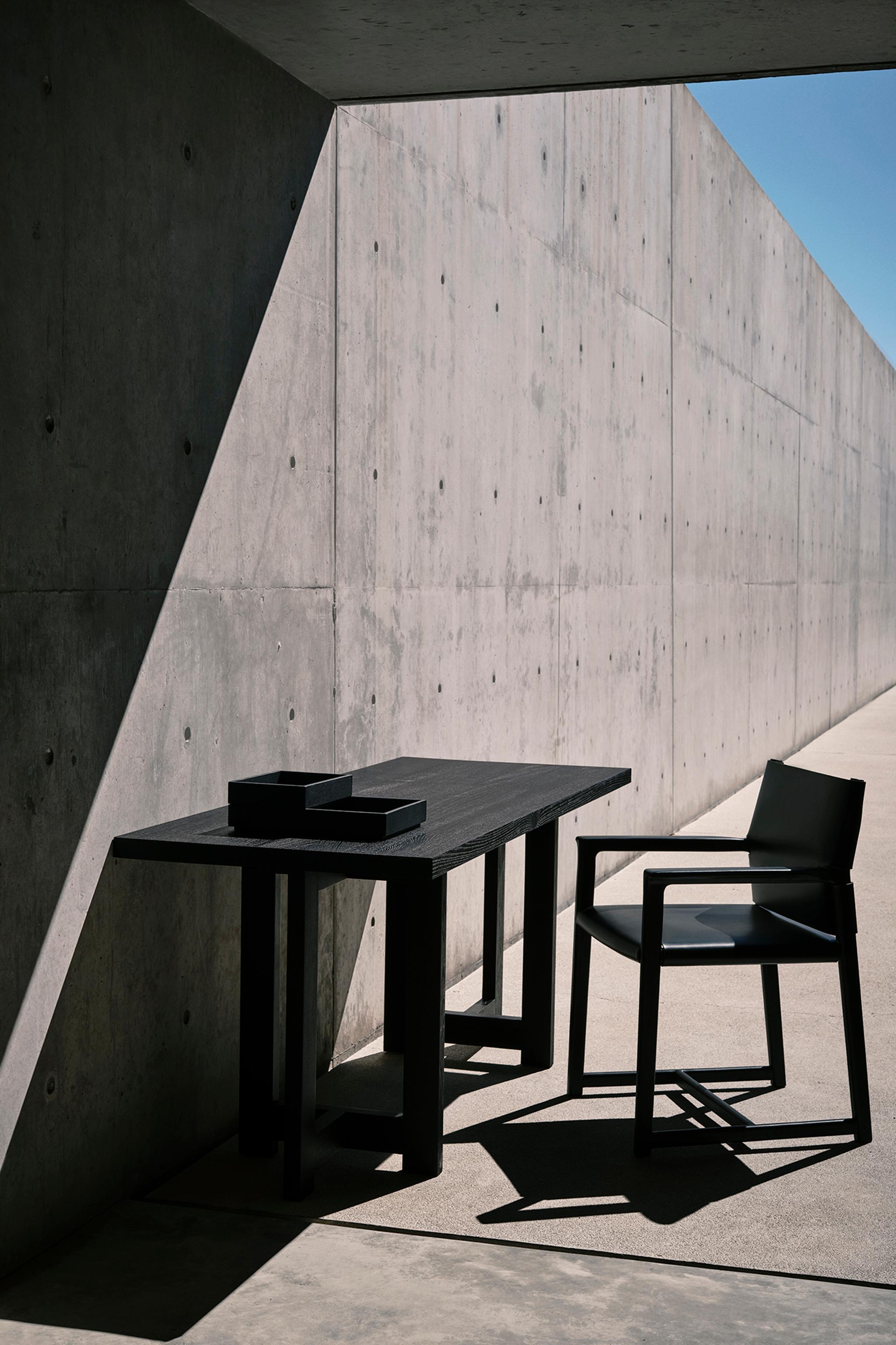 DESK 01