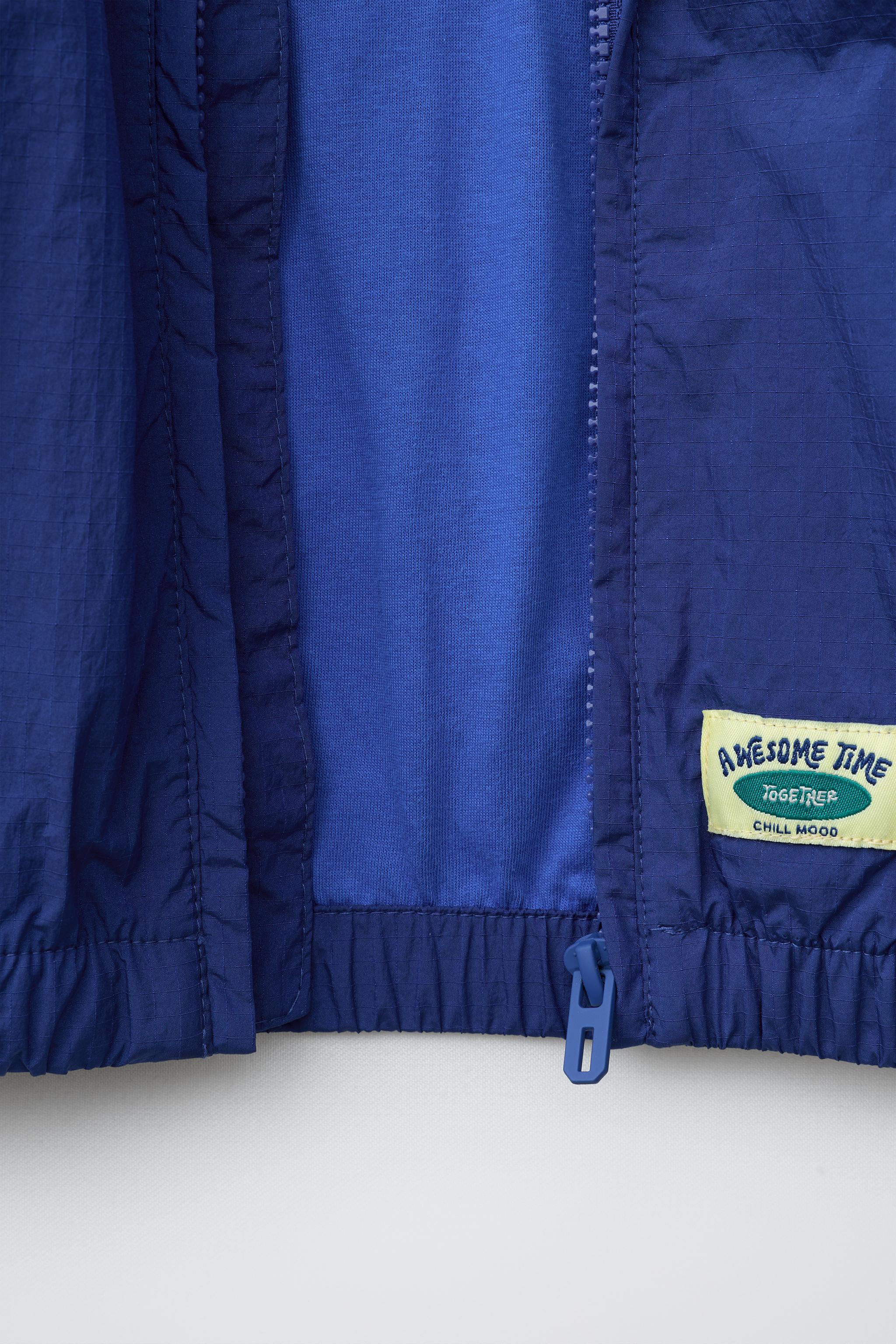 LIGHTWEIGHT WATER REPELLENT RAINCOAT