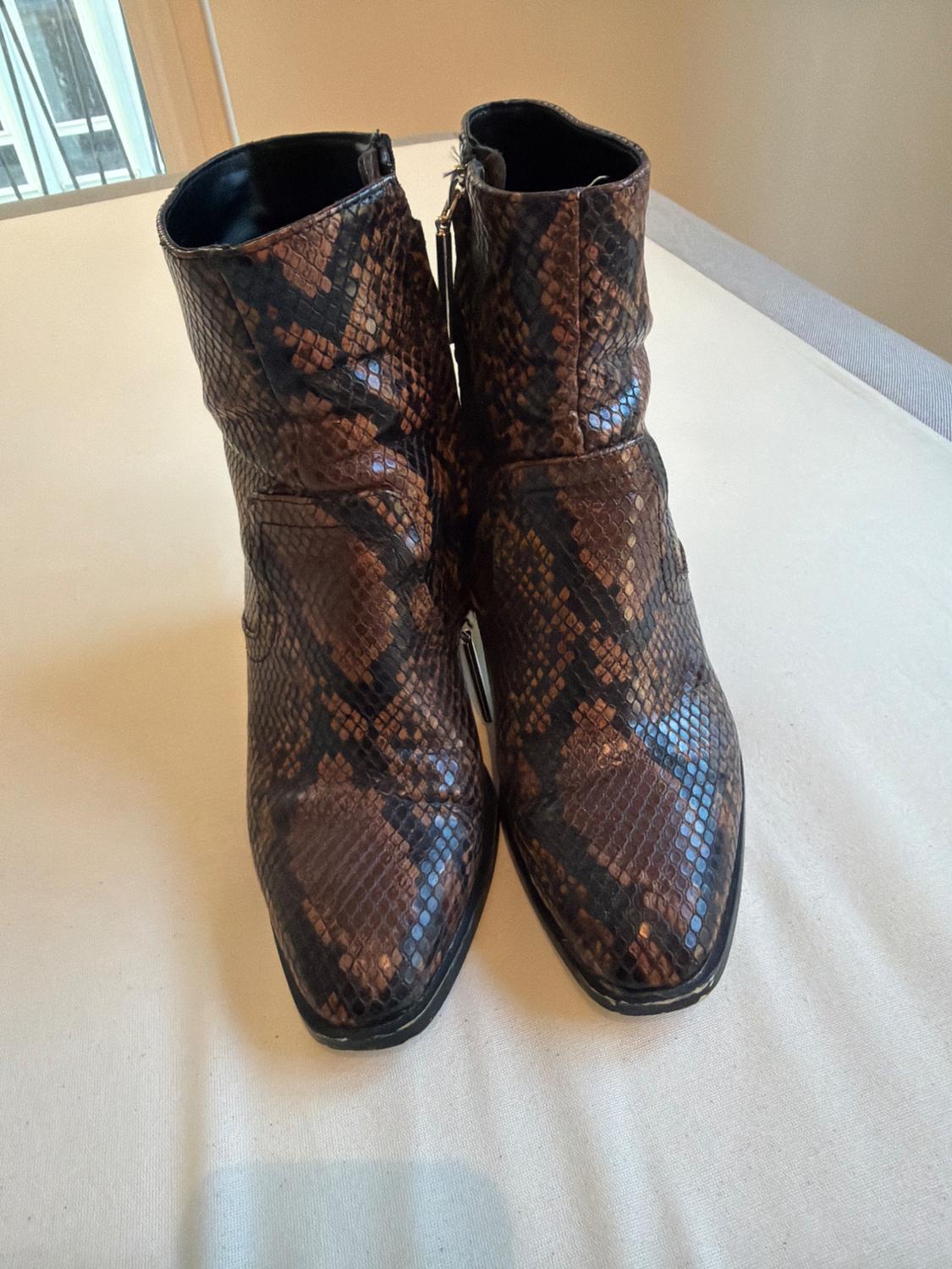 ZARA WOMAN SHOES, ANIMAL PRINT WITH BLACK HEEL. - Image 2