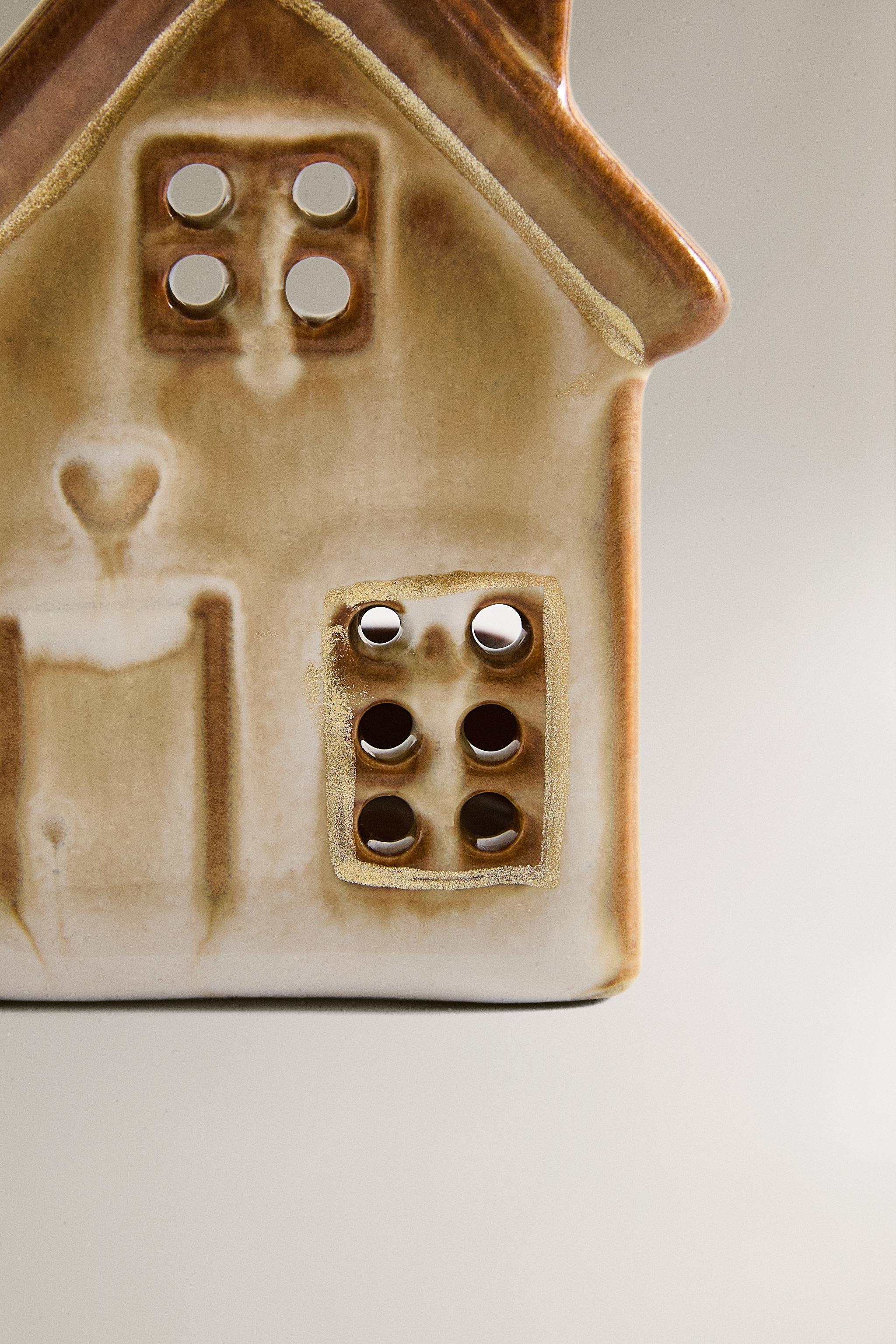 CHRISTMAS HOUSE CERAMIC TEALIGHT HOLDER